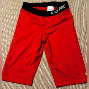 Women’s Nike Pro Cropped Shorts red Size medium